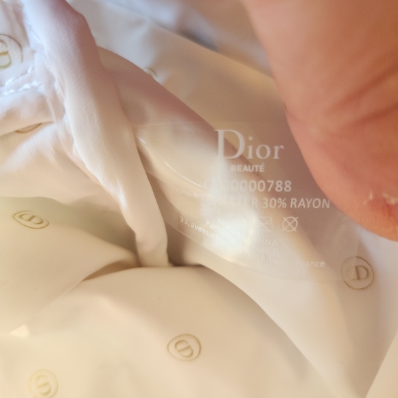 CHRISTIAN DIOR Cosmetic pouch, box and 5 luxe samples - Picture 7 of 15